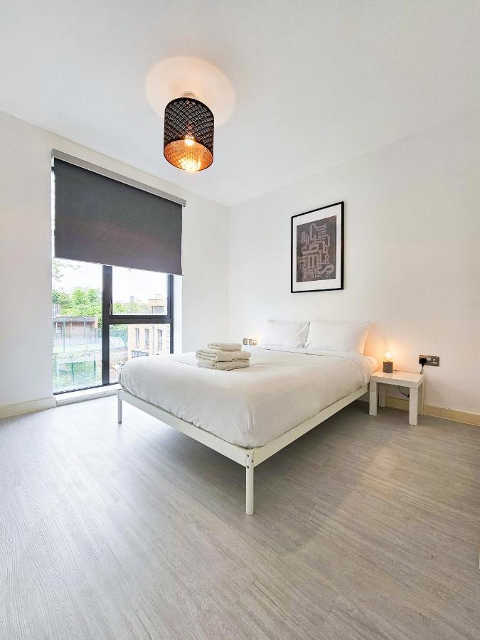 Centrally Located Spacious Flat Near Canary Wharf Londen Buitenkant foto