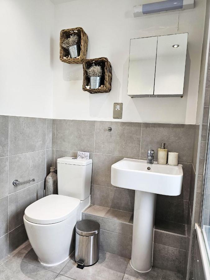 Centrally Located Spacious Flat Near Canary Wharf Londen Buitenkant foto