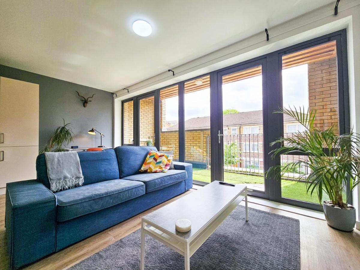 Centrally Located Spacious Flat Near Canary Wharf Londen Buitenkant foto