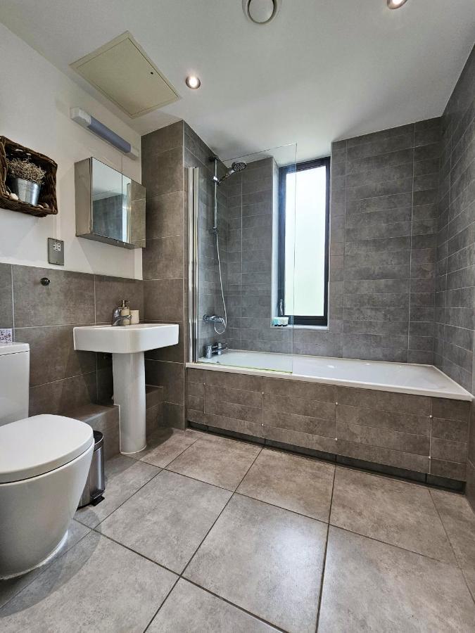 Centrally Located Spacious Flat Near Canary Wharf Londen Buitenkant foto